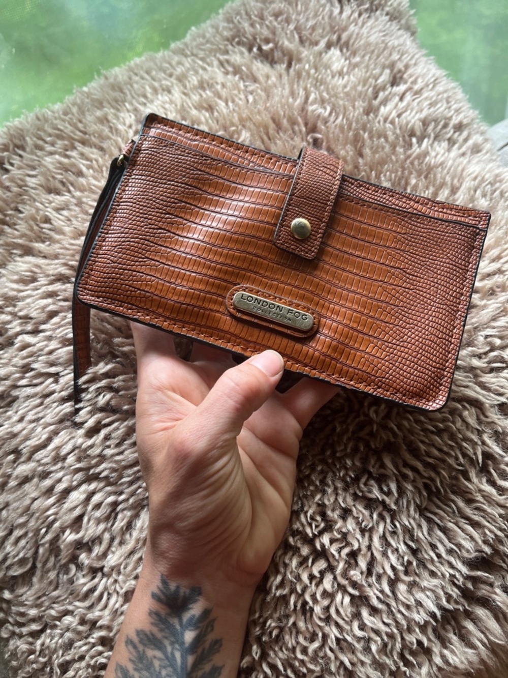 London Fog Cognac Brown Textured Card Wallet